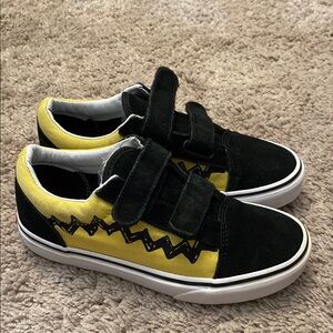 Vans Oldskool Peanuts Charlie Brown sneakers size 2